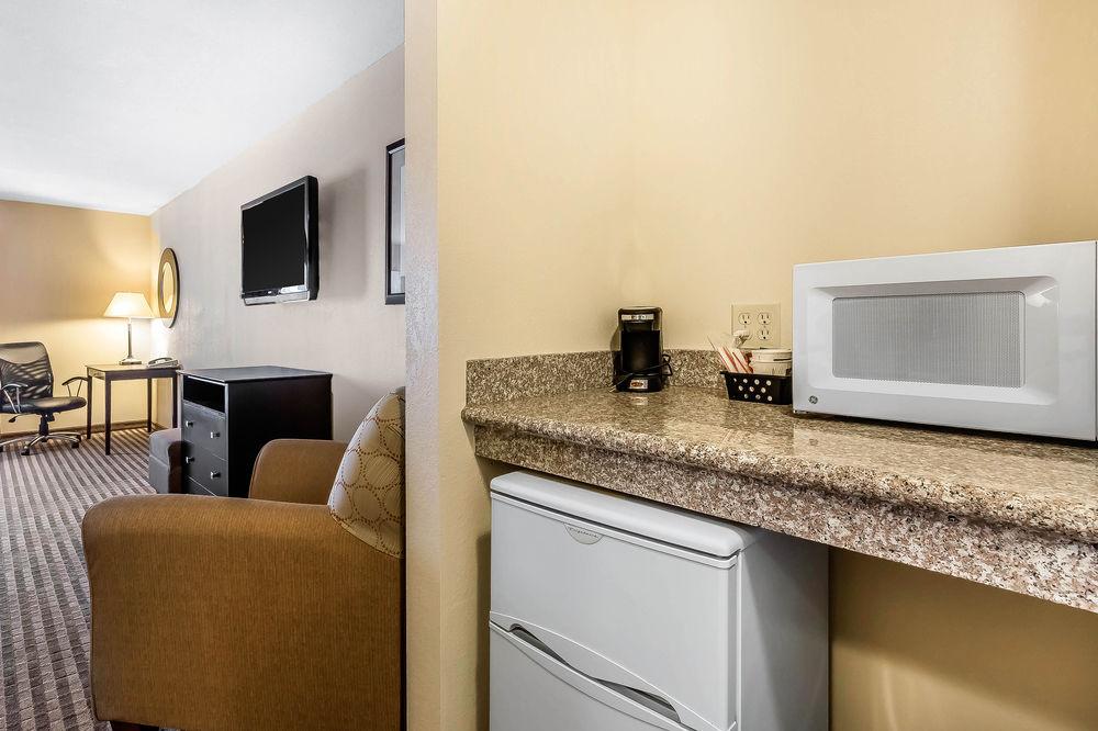 Comfort Inn & Suites Near Bethel College Newton Εξωτερικό φωτογραφία