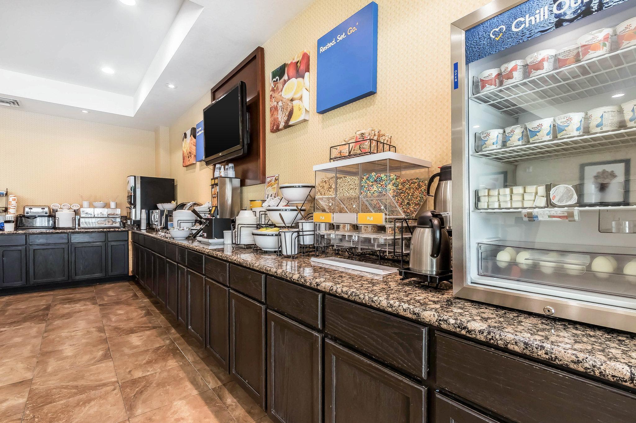 Comfort Inn & Suites Near Bethel College Newton Εξωτερικό φωτογραφία