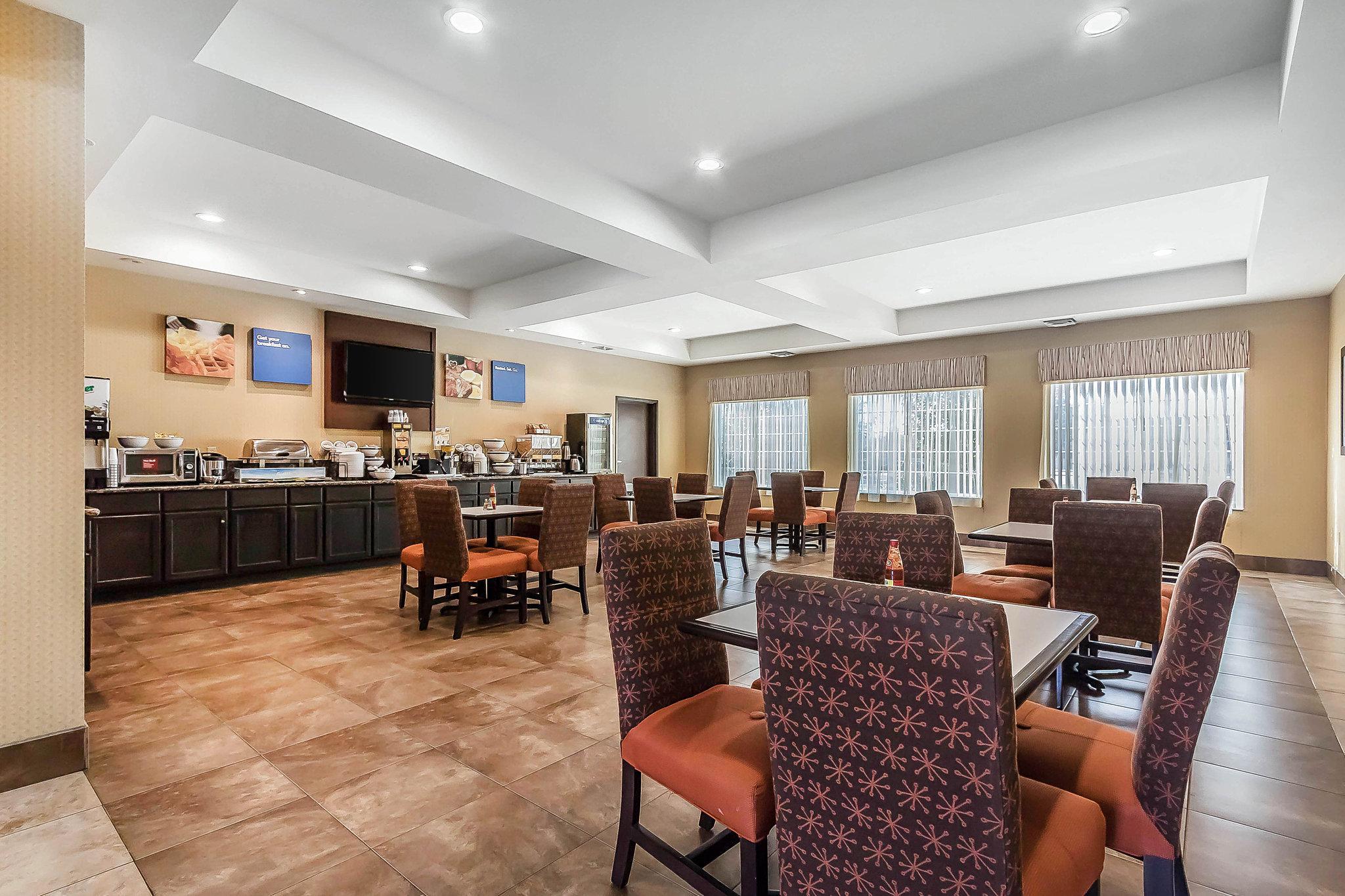 Comfort Inn & Suites Near Bethel College Newton Εξωτερικό φωτογραφία