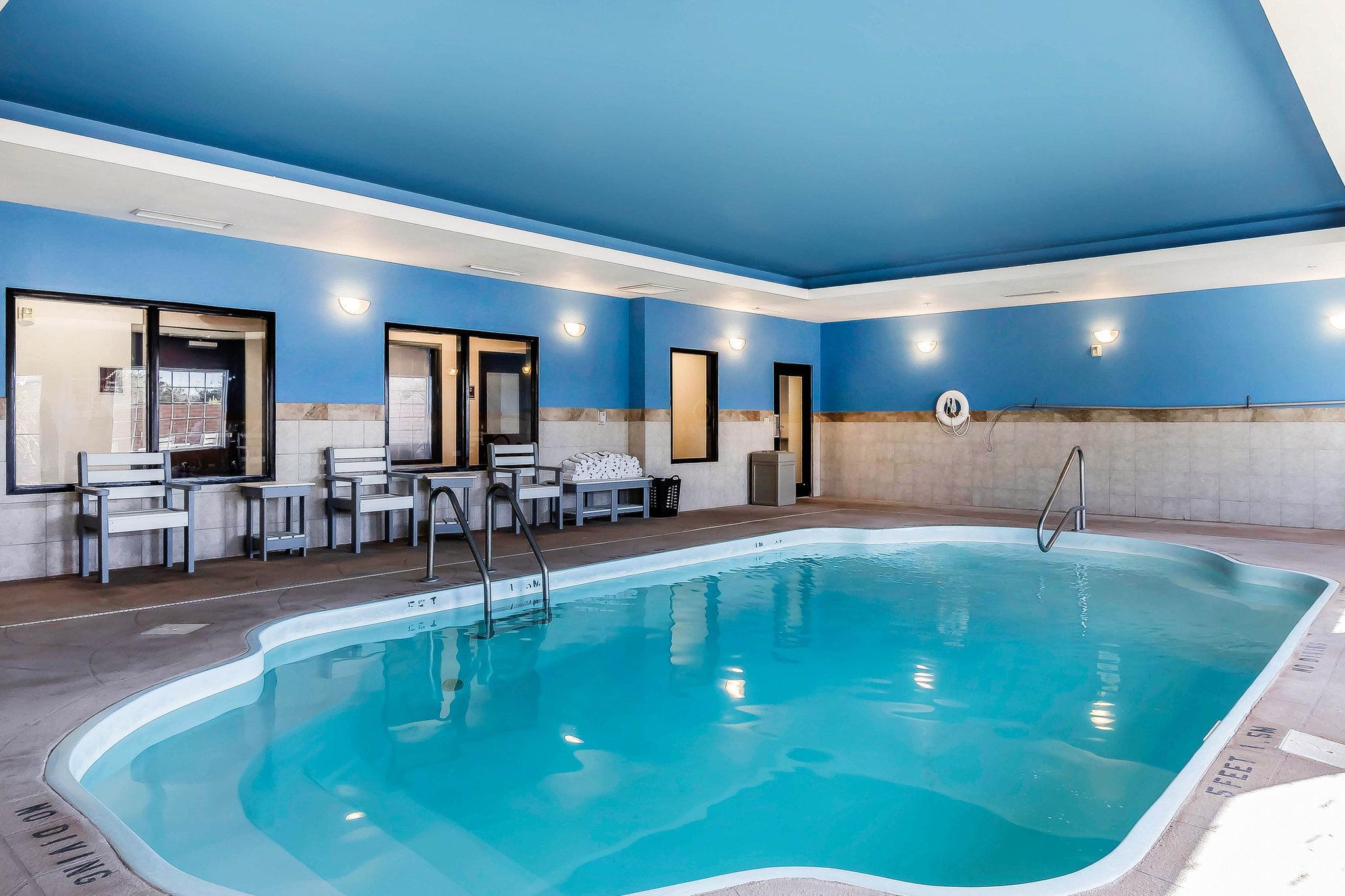 Comfort Inn & Suites Near Bethel College Newton Εξωτερικό φωτογραφία