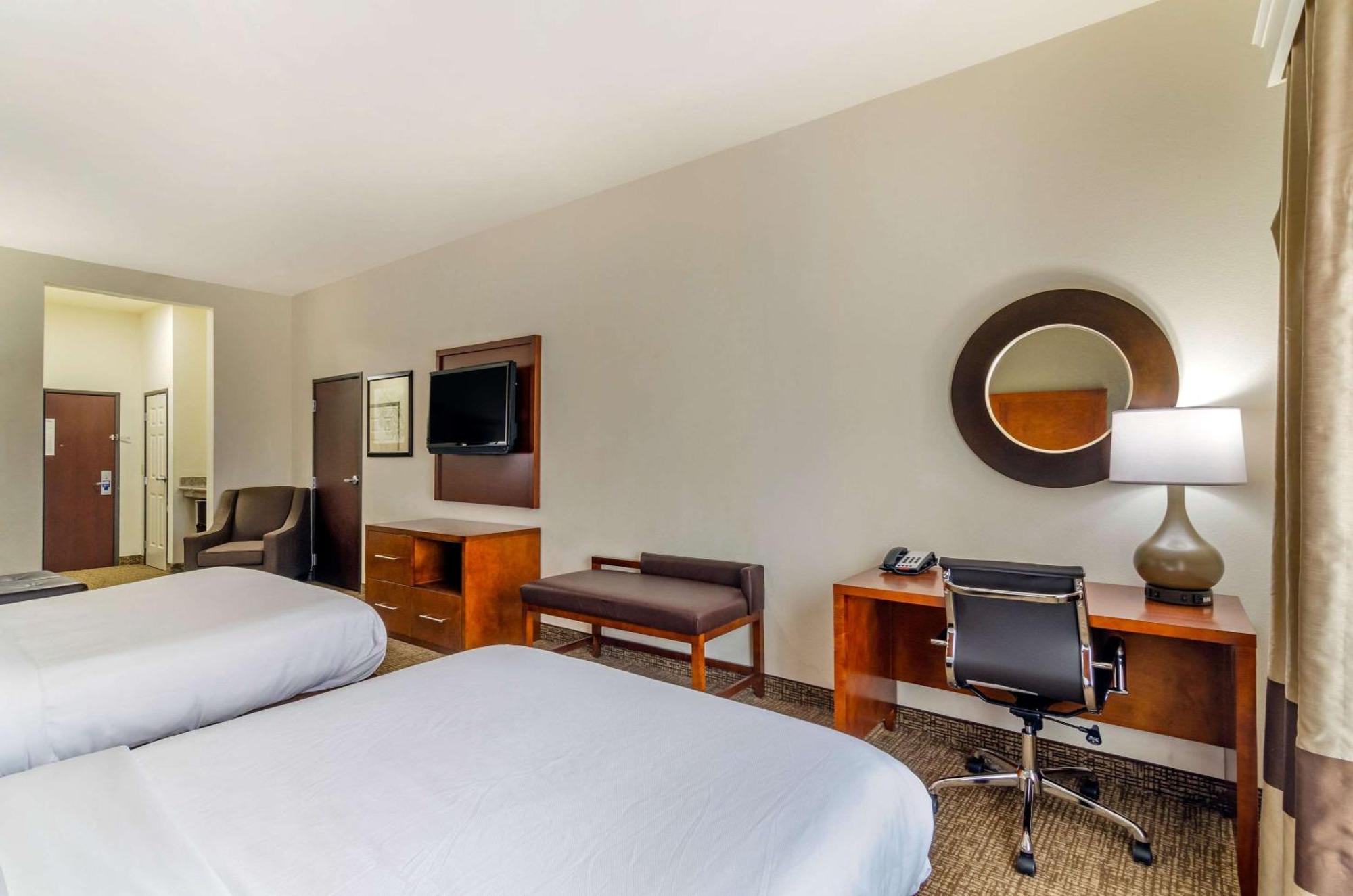 Comfort Inn & Suites Near Bethel College Newton Εξωτερικό φωτογραφία