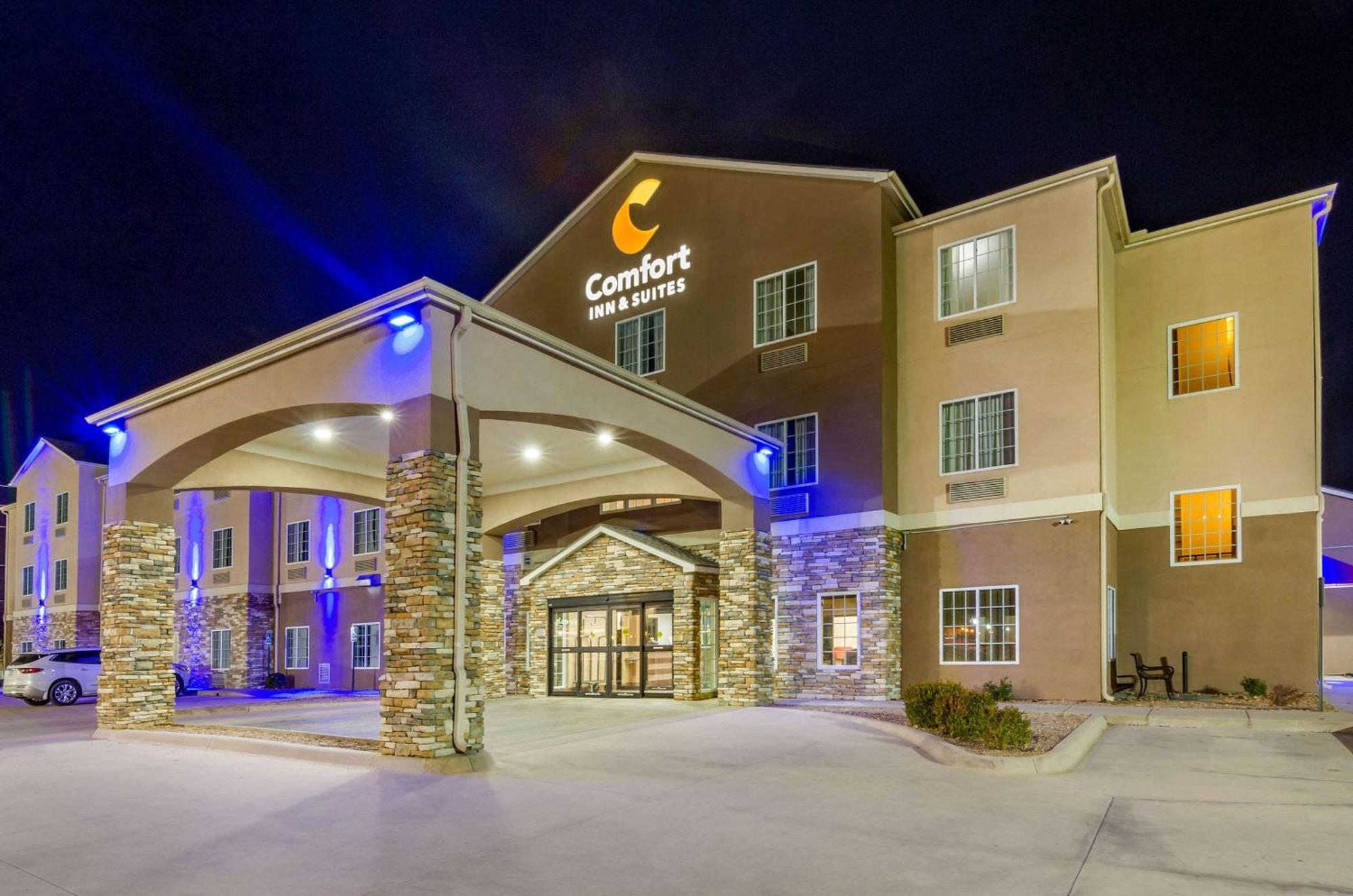 Comfort Inn & Suites Near Bethel College Newton Εξωτερικό φωτογραφία
