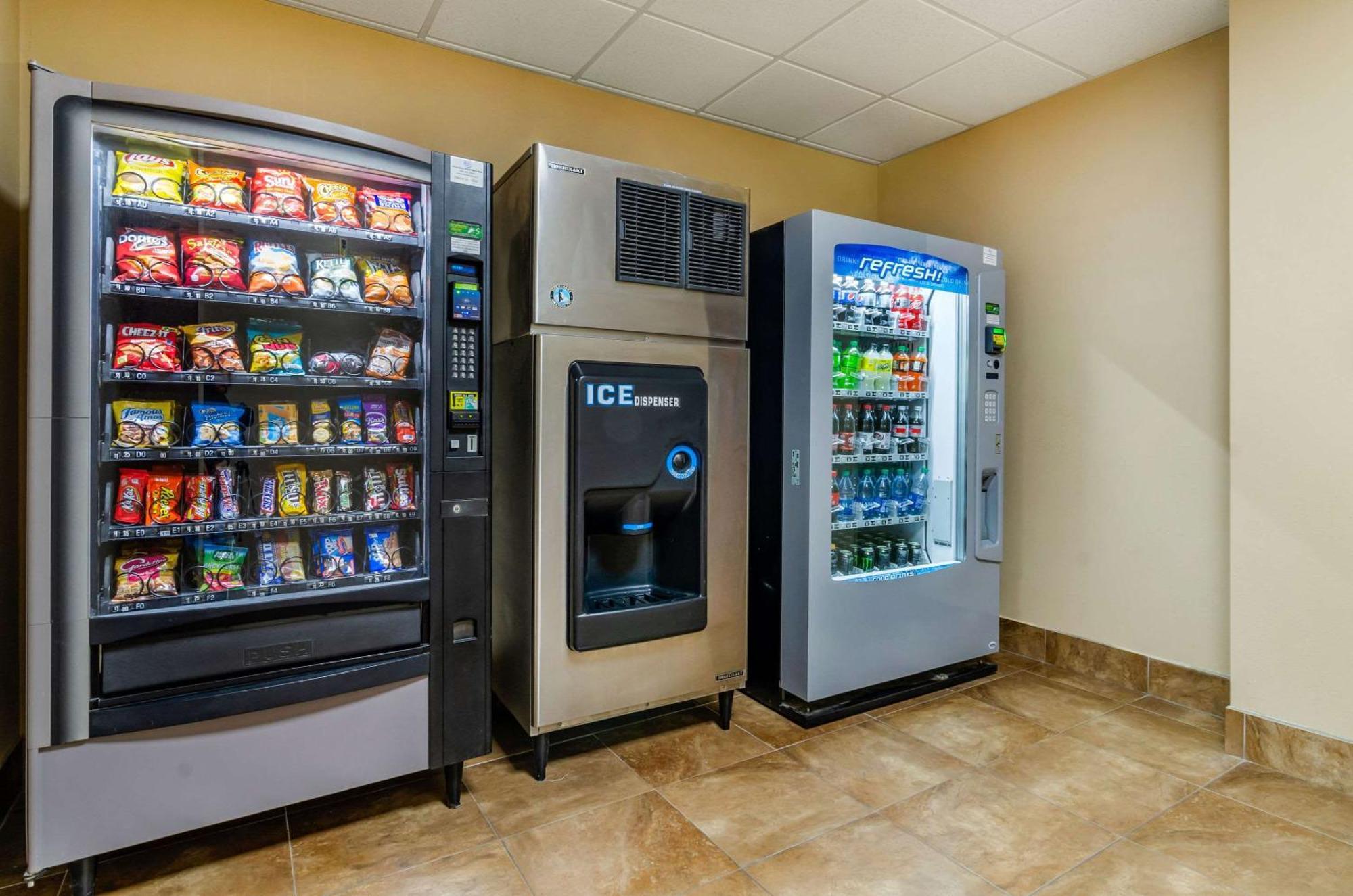 Comfort Inn & Suites Near Bethel College Newton Εξωτερικό φωτογραφία
