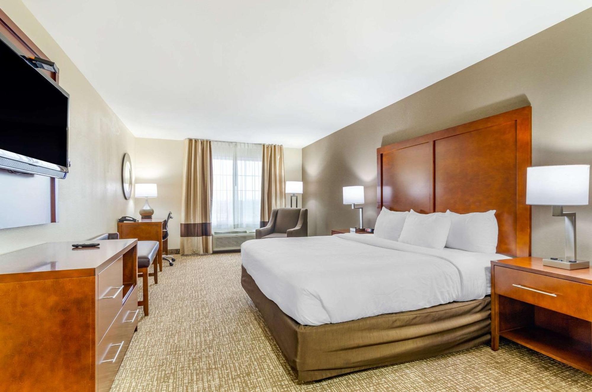 Comfort Inn & Suites Near Bethel College Newton Εξωτερικό φωτογραφία