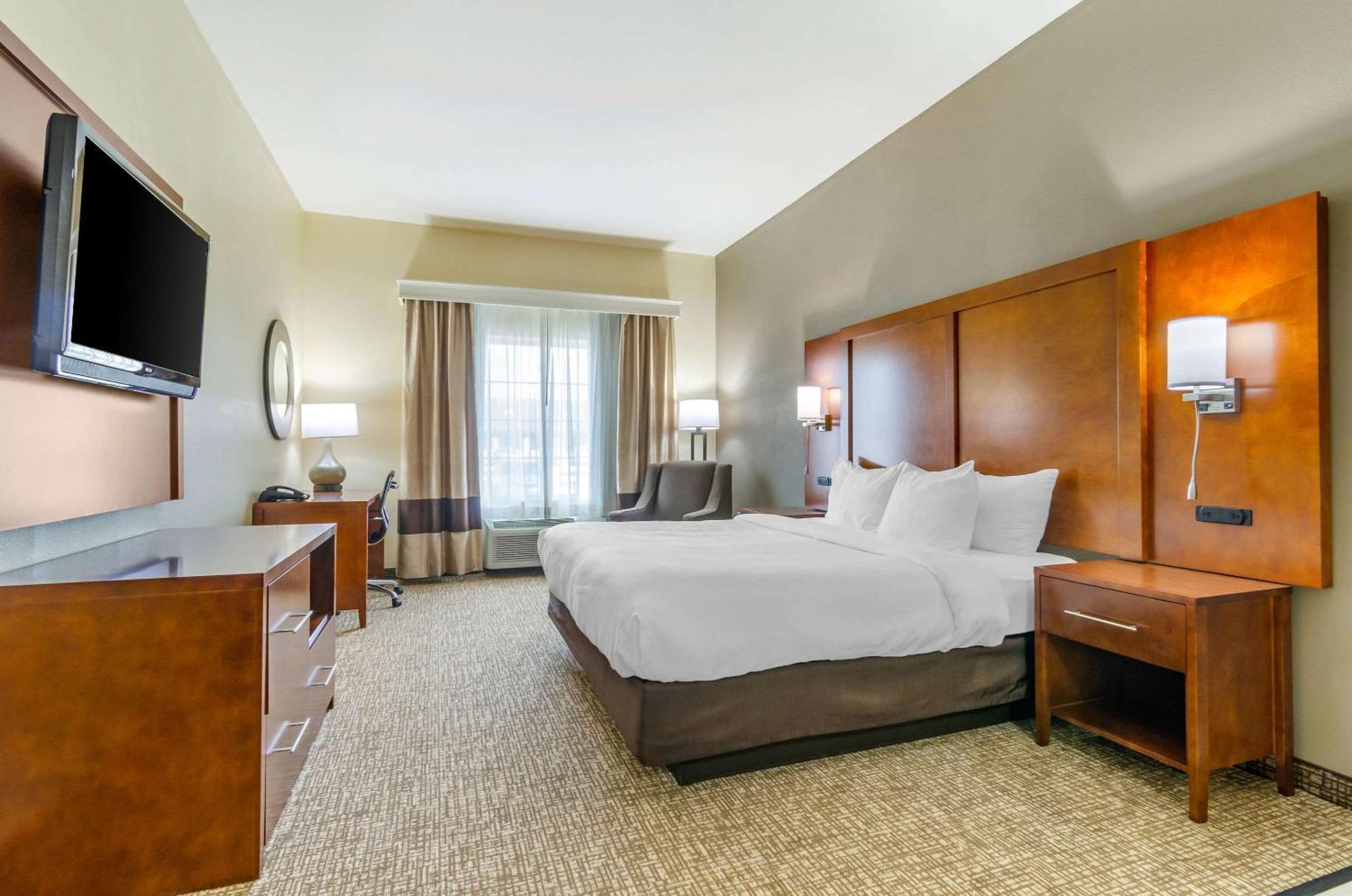 Comfort Inn & Suites Near Bethel College Newton Εξωτερικό φωτογραφία