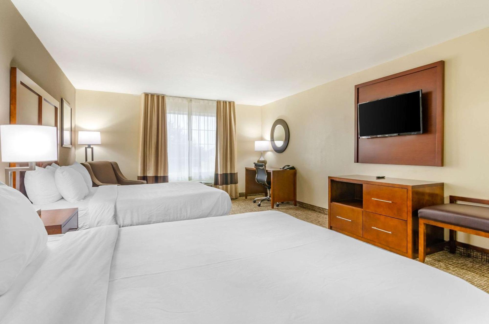 Comfort Inn & Suites Near Bethel College Newton Εξωτερικό φωτογραφία