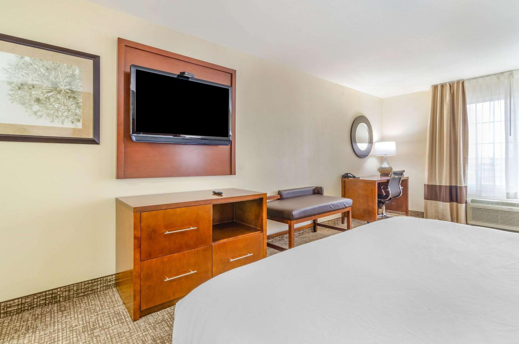 Comfort Inn & Suites Near Bethel College Newton Εξωτερικό φωτογραφία