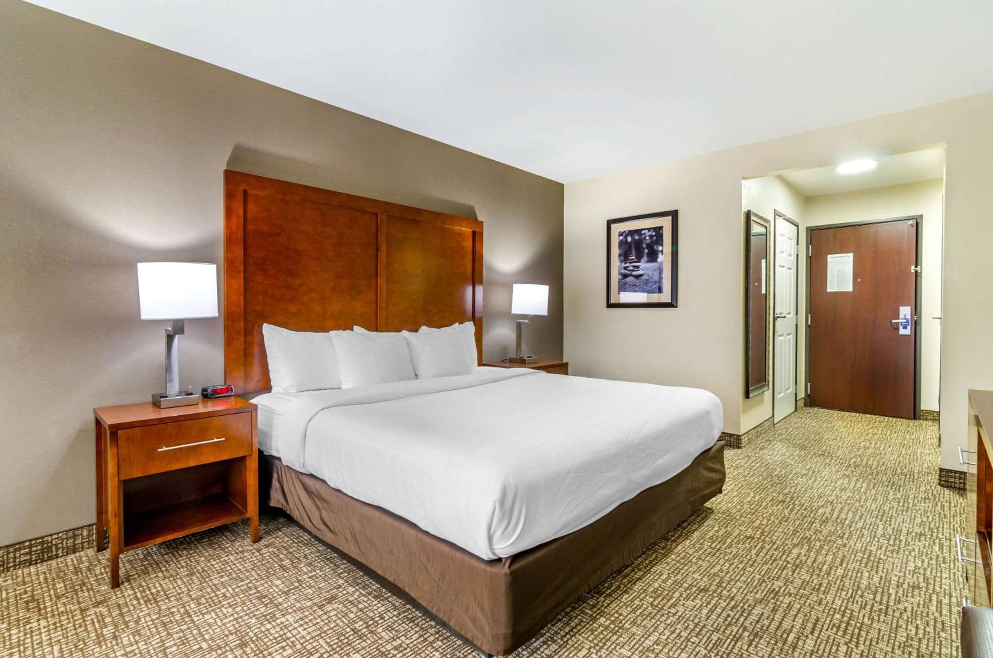 Comfort Inn & Suites Near Bethel College Newton Εξωτερικό φωτογραφία