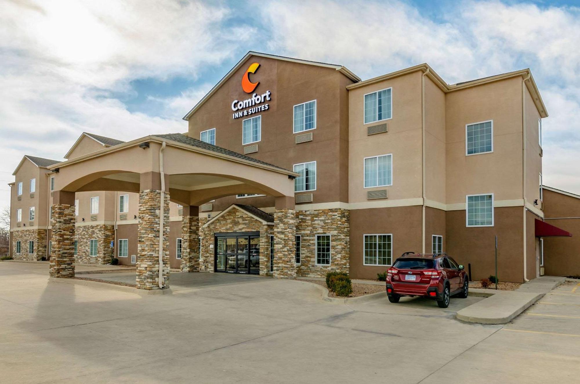 Comfort Inn & Suites Near Bethel College Newton Εξωτερικό φωτογραφία