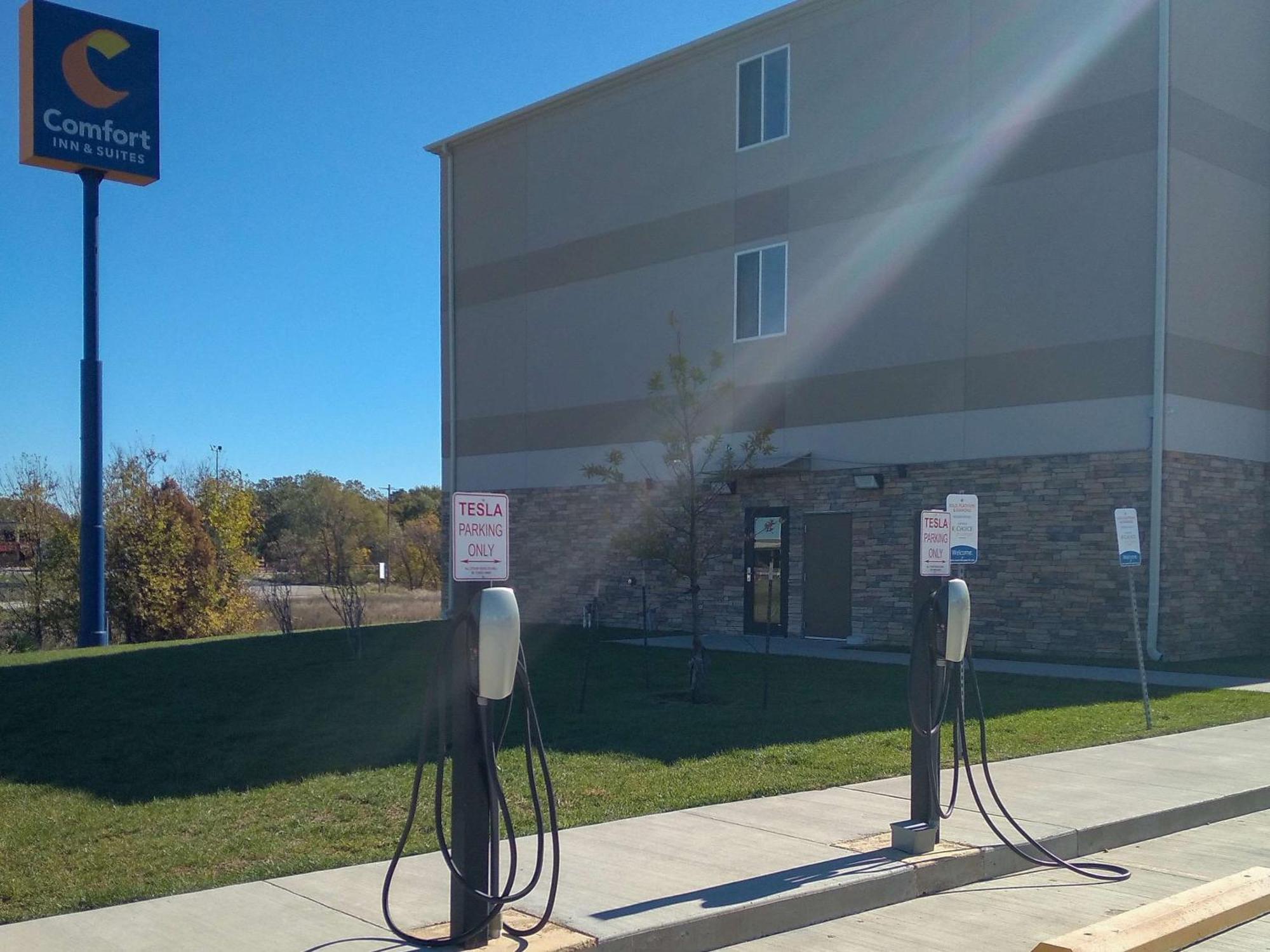 Comfort Inn & Suites Near Bethel College Newton Εξωτερικό φωτογραφία