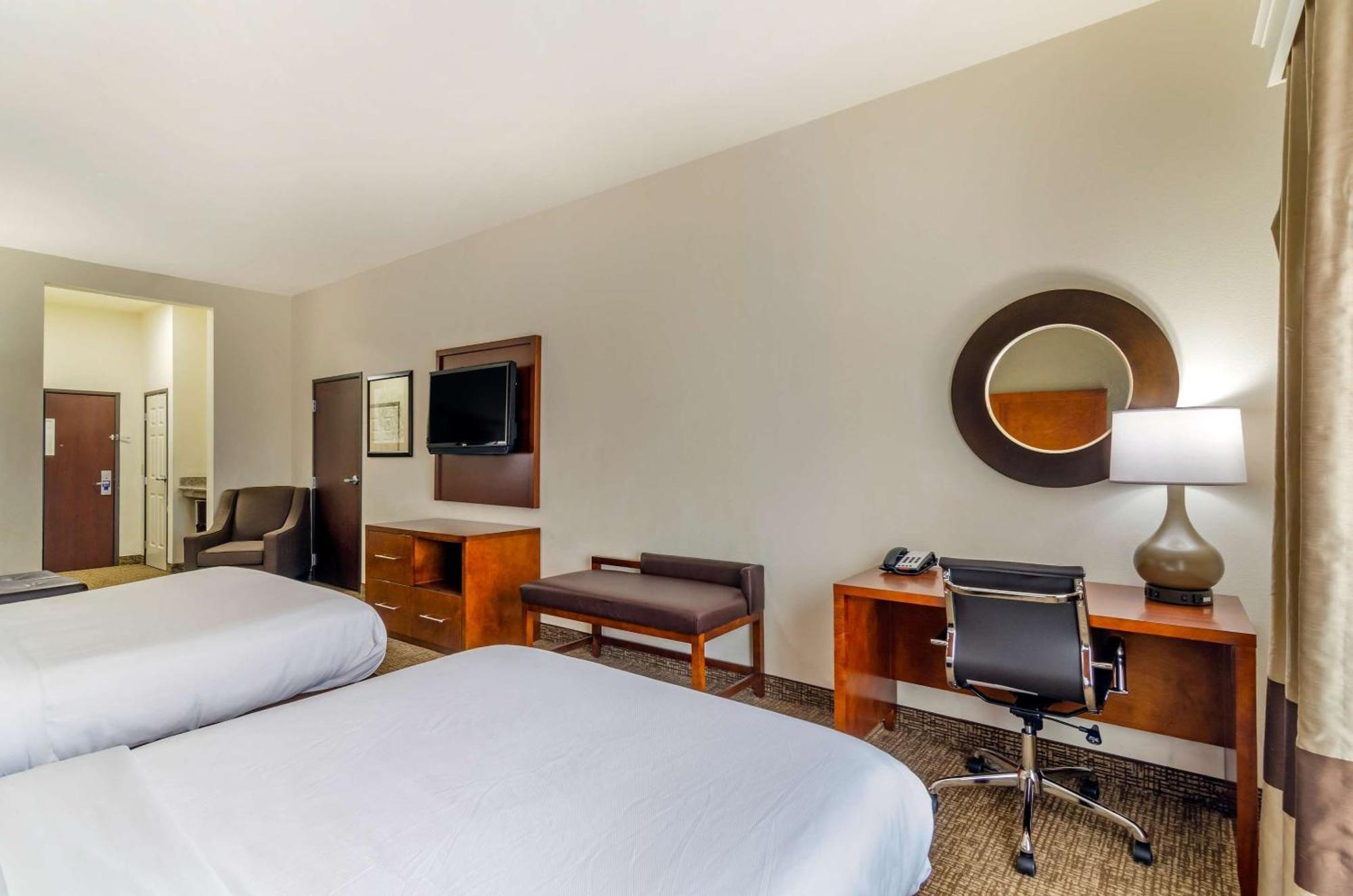 Comfort Inn & Suites Near Bethel College Newton Εξωτερικό φωτογραφία