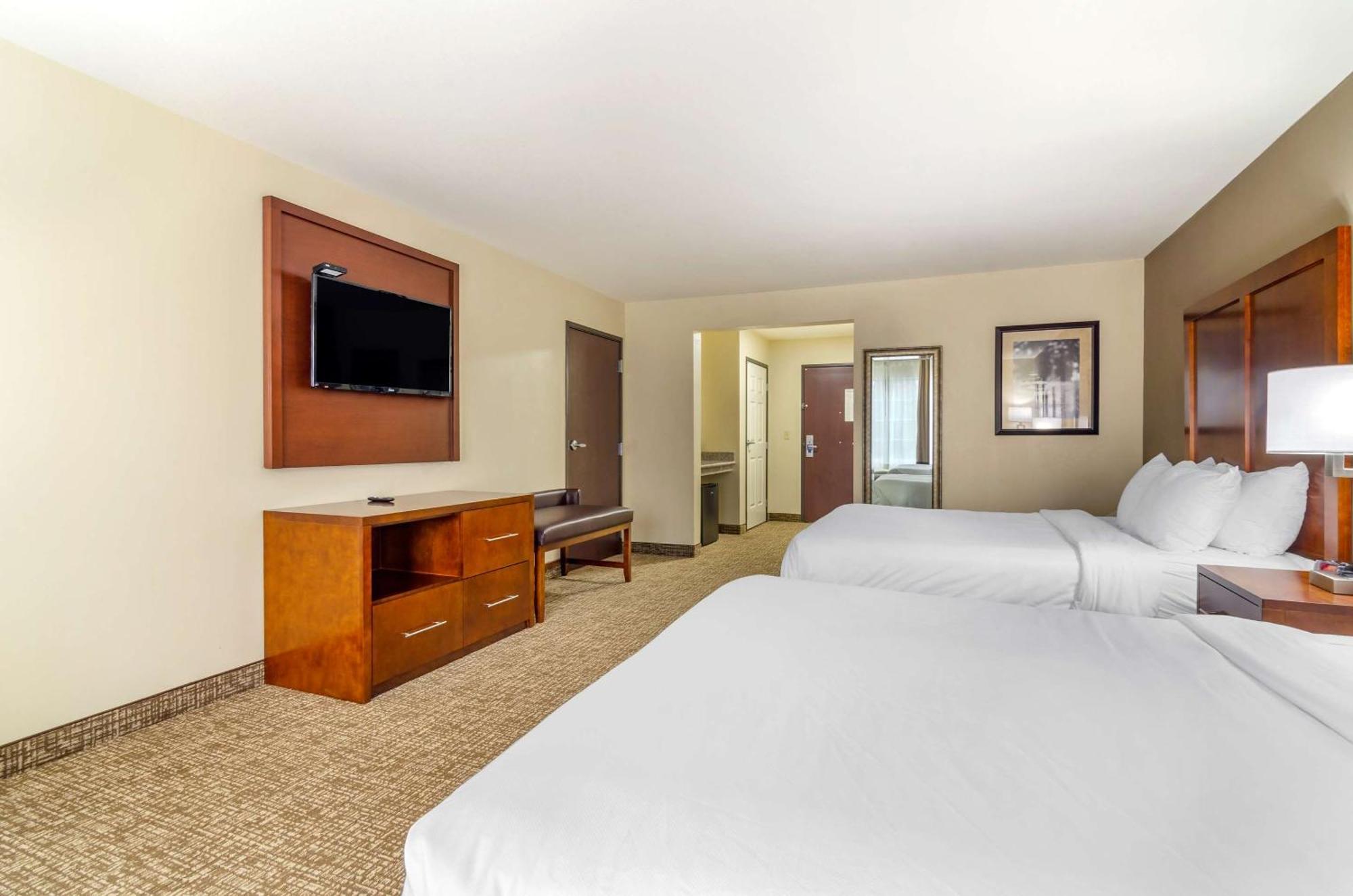 Comfort Inn & Suites Near Bethel College Newton Εξωτερικό φωτογραφία