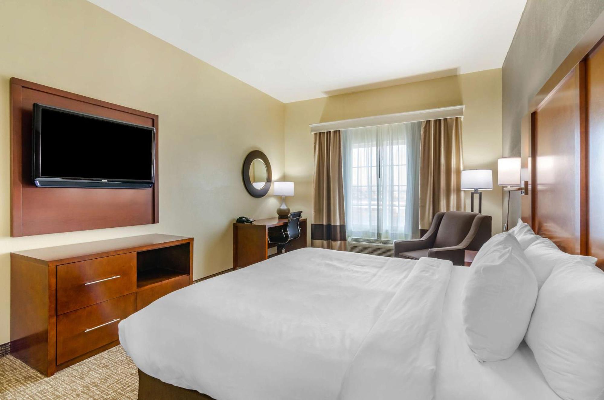 Comfort Inn & Suites Near Bethel College Newton Εξωτερικό φωτογραφία