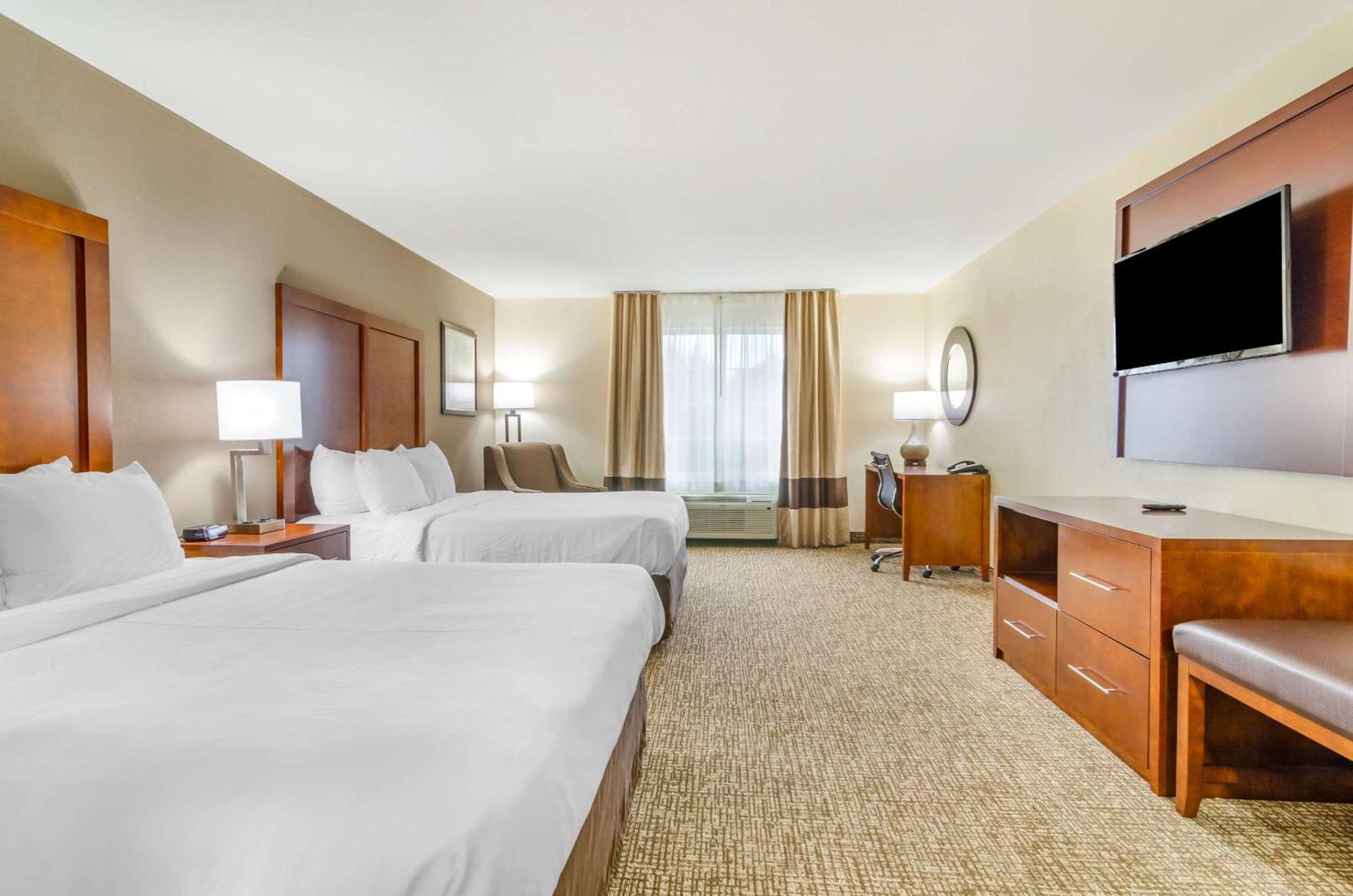 Comfort Inn & Suites Near Bethel College Newton Εξωτερικό φωτογραφία